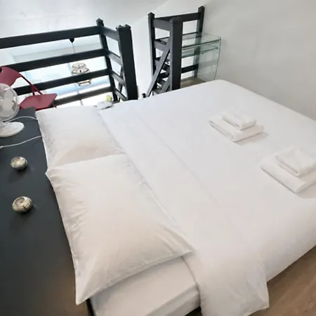 34 M With Private Parking In Rochelle La Rochelle (Charente-Maritime)
