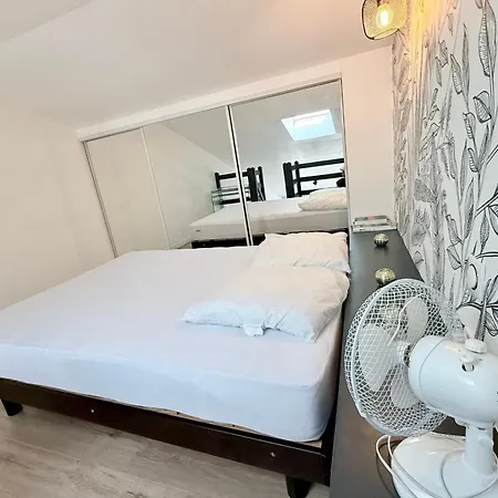 34 M With Private Parking In Rochelle Appartamento
